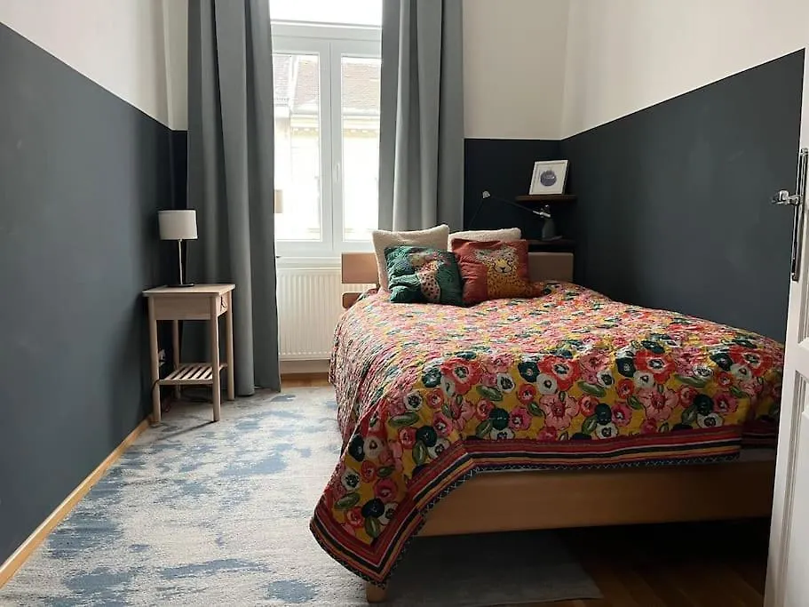 Schoene Altbauwohnung Wien contacts